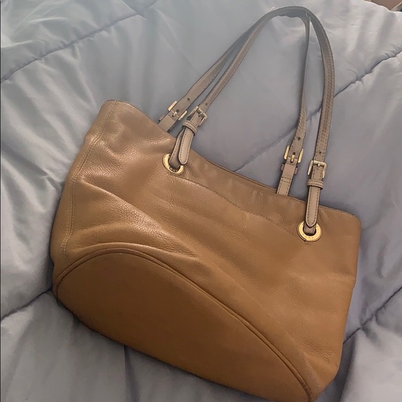 SOLD MICHAEL KORS light brown/tan handbag - Picture 2 of 7